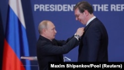 Ruski predsednik Vladimir Putin odlikuje svog srpskog kolegu Aleksandra Vučića Ordenom Aleksandra Nevskog, Beograd, 17. januar 2019.