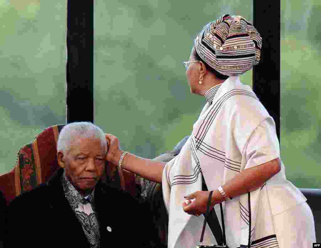 Nelson Mandela sa suprugom Graca Machel, Pretoria, 9. maj 2009.
