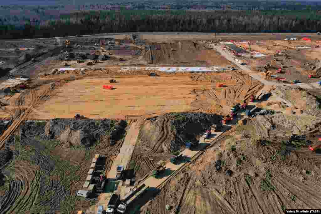 Sobjanjin je rekao da se nova bolnica gradi na prostoru bez velikih stambenih blokova i da neće predstavljati opasnost za lokalno stanovništvo.