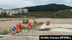 Pe șantierul viitorului spital regional nu se lucrează în prezent, 8 octombrie 2025.