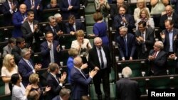 Lider PiS-a Jaroslav Kačinjski (u sredini)