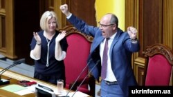 Голова Верховної Ради України Андрій Парубій і його перший заступник Ірина Геращенко на засіданні парламенту під час ухвалення Виборчого кодексу. Київ, 11 липня 2019 року