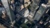 Pogled na memorijal 9/11 na mestu gde su se nalazile kule bliznakinje Svetskog trgovinskog centra srušene u terorističkim napadima 11. septembra 2001.