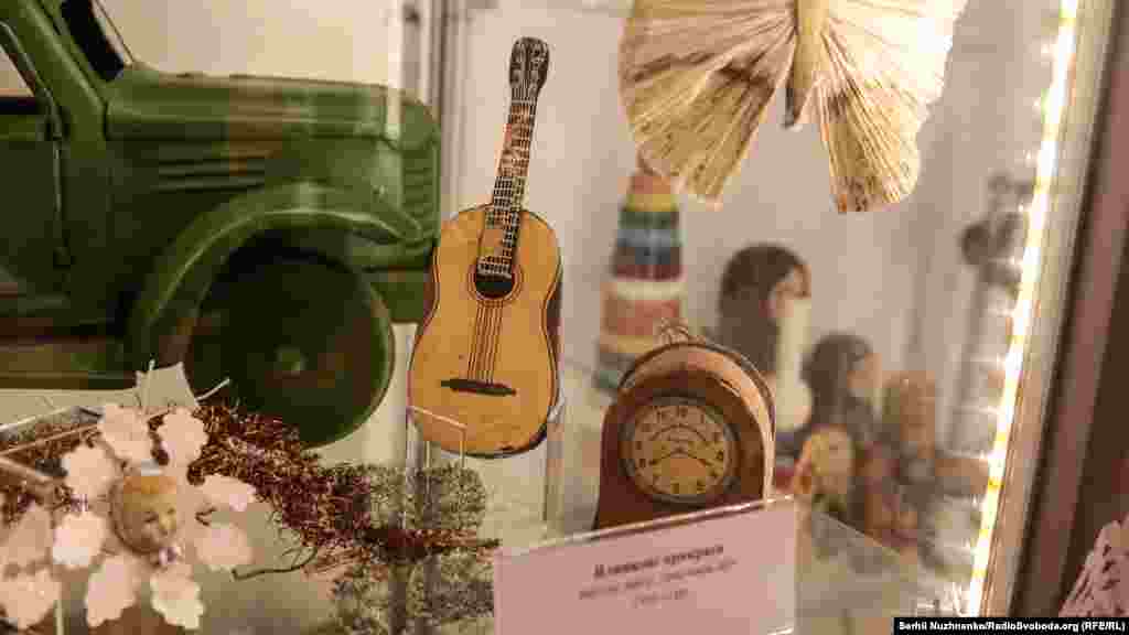 Елочные украишения, картон, бумага. 1950-е годы 