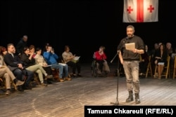 პაატა ციკოლია ასამბლეის მანიფესტს კითხულობს