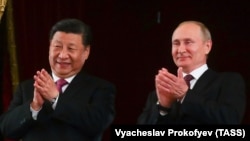 Председатель КНР Си Цзиньпин и президент РФ Владимир Путин в Большом театре, 5 июня 2019 г. Фото ТАСС
