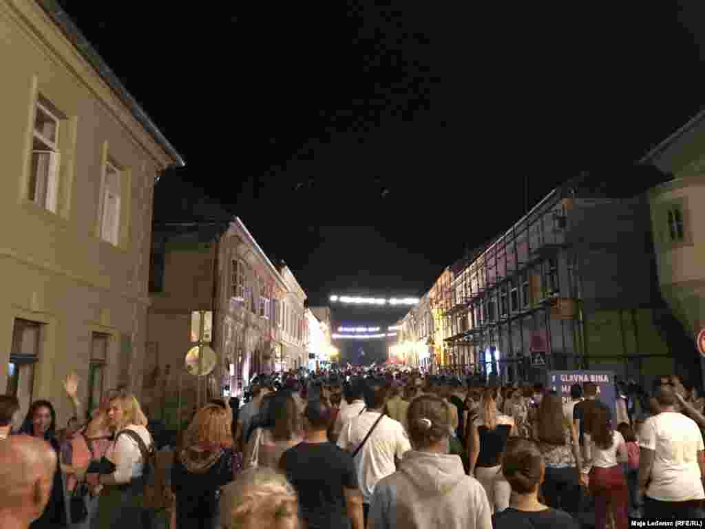  Beogradska ulica u Podgrađu Petrovaradinske tvrđave za vreme festivala je preplavljena ljudima