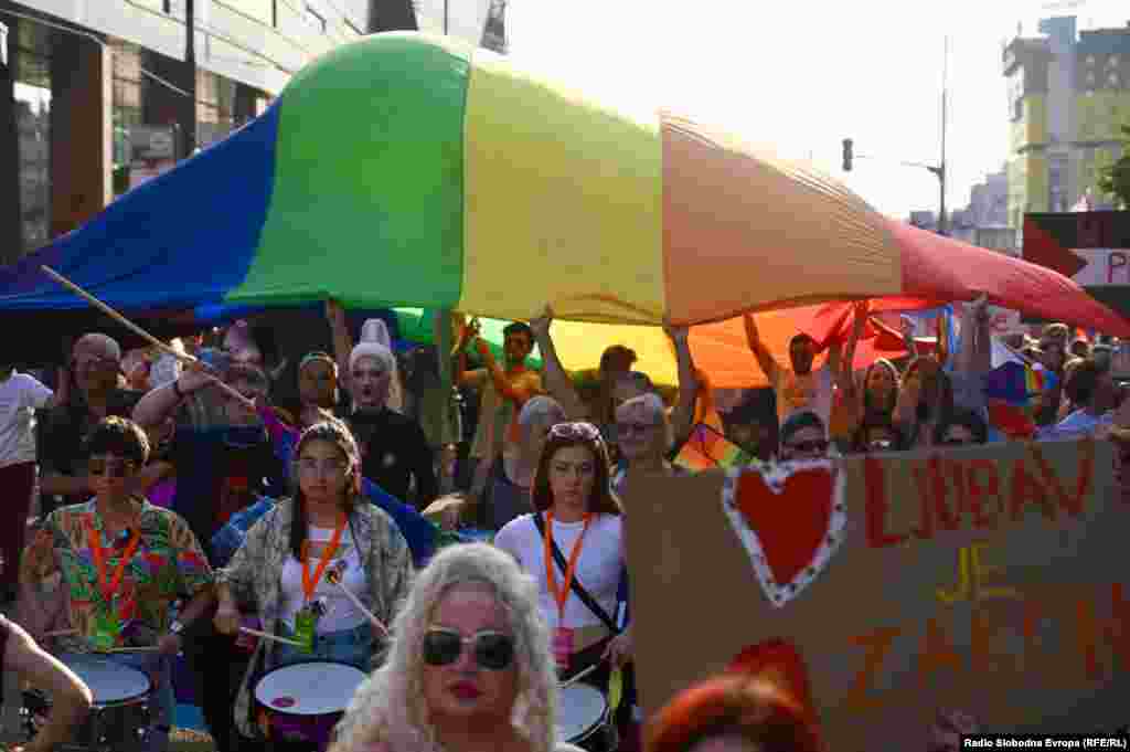 Slogan ovogodišnje parade je "Ljubav je zakon".
