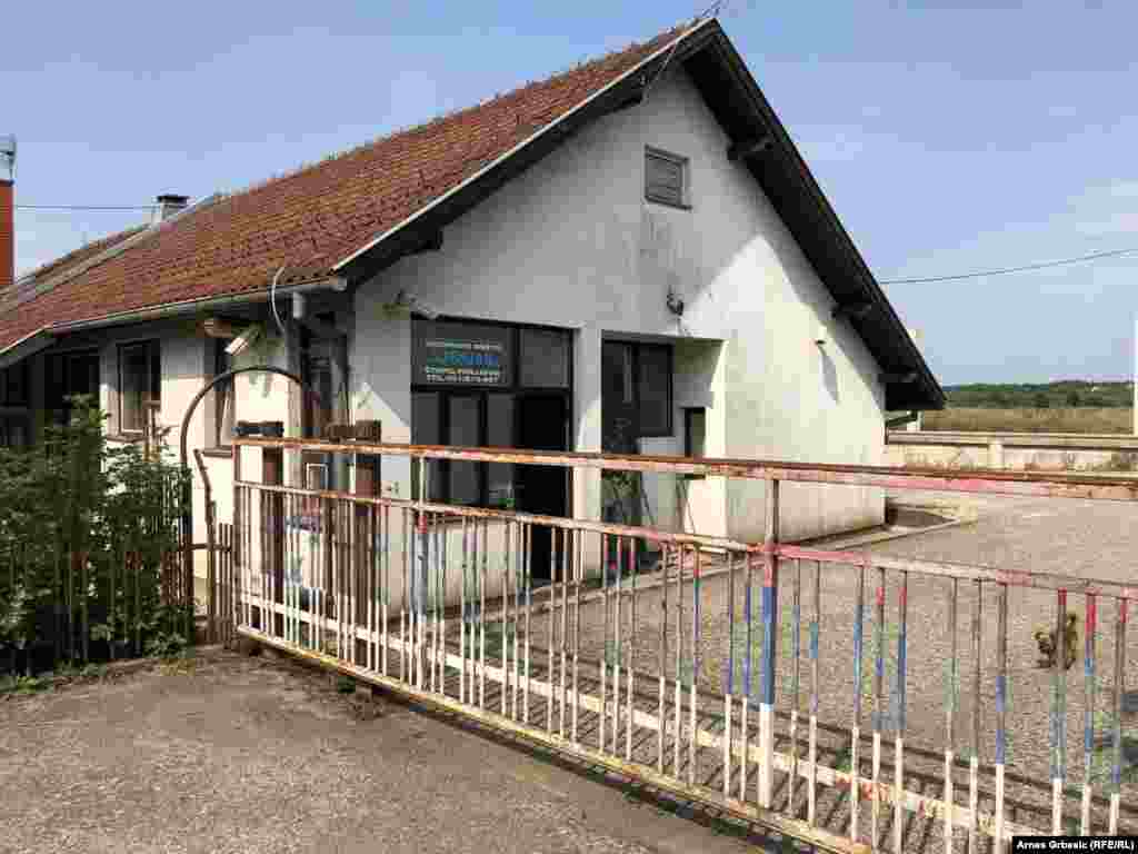 Ulaz u firmu "Ribnjaci" u Prnjavoru.