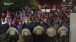 Demonstranti na ulicama u toku brojanja glasova Demonstranti na ulicama u toku brojanja glasova