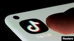 Ikona aplikacije TikTok na zaslonu mobilnog telefona, fotoarhiva