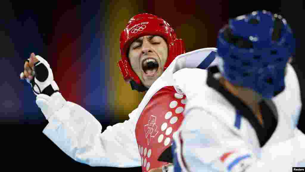 Armenac Arman Jeremian (lijevo) u borbi protiv Tommy Molleta, Holandija, u taekwondo meču. Foto: Reuters / Darren Staples