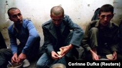 Zarobljenici u logoru Gabela, kod Čapljine u Hercegovini, oktobar 1993. godine.