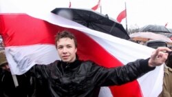 Bjeloruski novinar prisilno odveden nakon ‘prinudnog’ slijetanja aviona Ryanaira u Minsk Bjeloruski novinar prisilno odveden nakon ‘prinudnog’ slijetanja aviona Ryanaira u Minsk