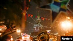 Новогодние украшения в центре Москвы