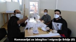 Migranti šiju maske u Prihvatnom centru u Bujanovcu, mart 2020.