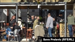 Iz jednog podgoričkog kafića u danima pandemije (decembar 2020.)