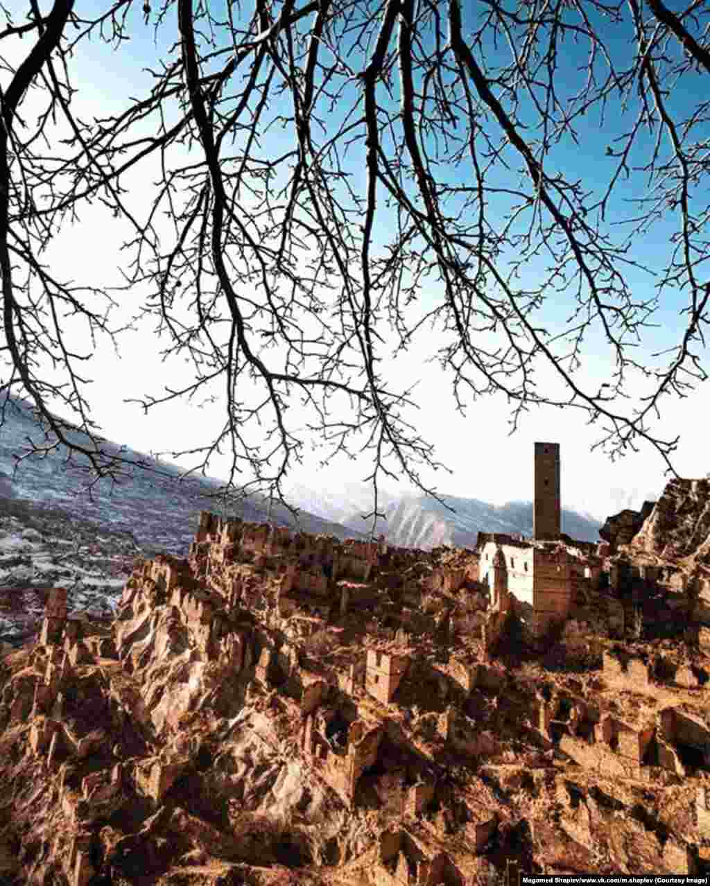Башня в Старом Кахибе. Легендарное село в Шамильском районе Дагестана было основано больше тысячи лет назад. 