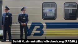 За даними СБУ, фігуранти справи видобули понад 340 тисяч кубічних метрів граніту, збитки державі оцінюють у більше ніж 850 мільйонів гривень