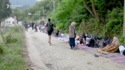 Za migrantske porodice tek nešto hrane i ćebad Za migrantske porodice tek nešto hrane i ćebad