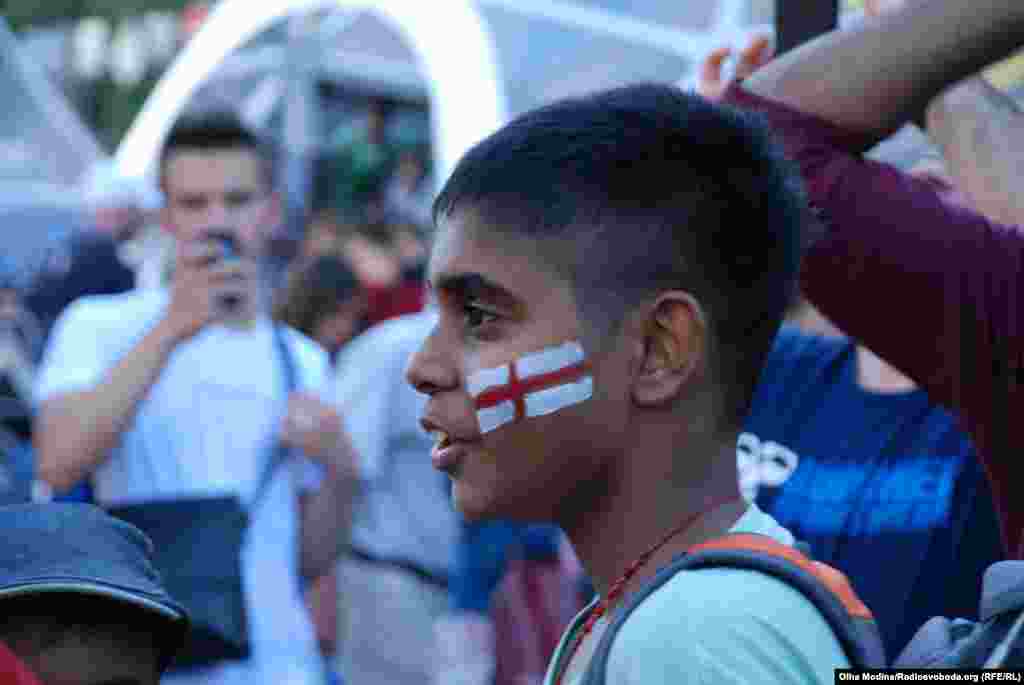 Среди фанатов много детей, для которых это первый фанатский выезд 