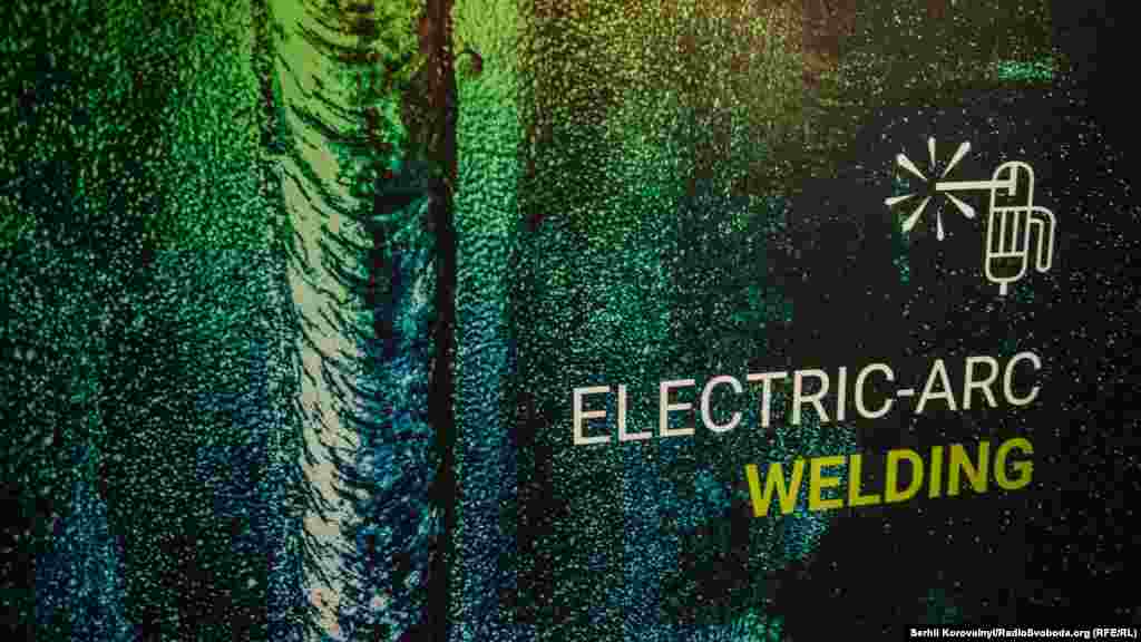 Фрагмент постеру, присвяченому Василю Петрову та його винаходу – електродуговому зварюванню