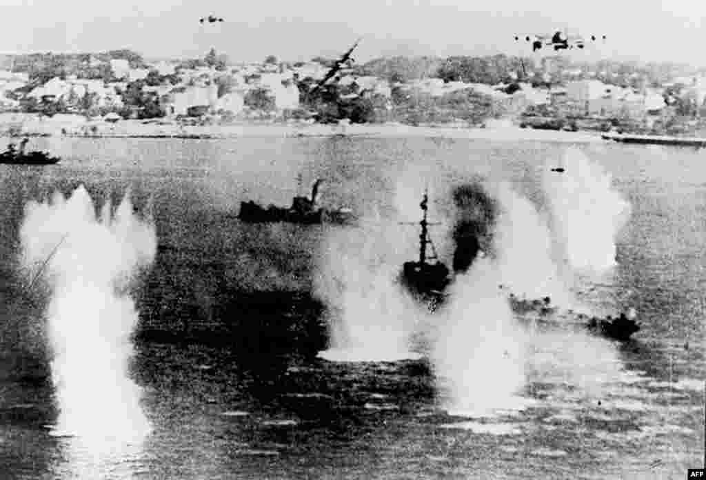 Savezničke brodove napadaju nemačke snage, dok traje najveći masovni napad u Drugom svetskom ratu. (6. jun 1944)  