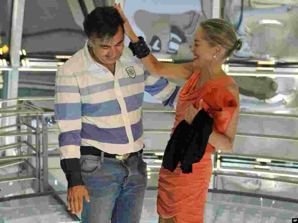 Gruzija - Predsjednik Mihail Saakašvili u društvu američke glumice, Sharon Stone u predsjedničkoj palači, Tbilisi, 06.06.2011. Foto: AP / Irakli Gedenidze