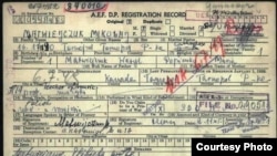 Карточка ди-пи Николая Матвейчука. 1945 г. Источник: Arolsen Archives.