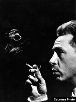 Олег Ефремов в момент творческих раздумий, 1960-е