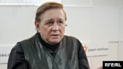 Роман Виктюк в студии Радио Свобода, архивное фото