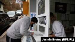 Radnica u pekari u starom dijelu Sarajeva, april, 2021. 