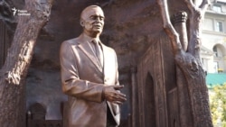 "Диктаторам в Москве не место!" "Диктаторам в Москве не место!"