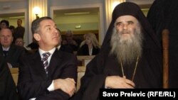 Predsjednik Crne Gore Milo Đukanović i mitropolit crnogorsko-primorski SPC Amfilohije, fotografija iz 2011. godine