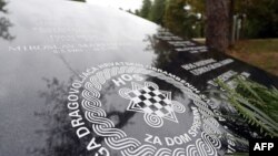 Ploča sa ustaškim pozdravom kod Novske