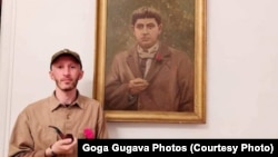 გოგა გუგავა, ფოტო გადაღებულია ლიტერატურის მუზეუმში