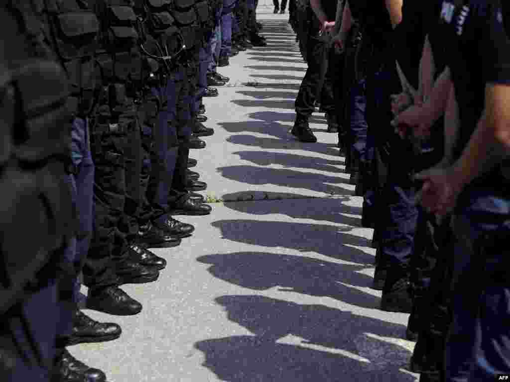 Specijalne jedinice kosovske policije, Vrello, 01.08.2011. Foto: AFP / Armend Nimani