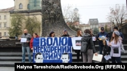 Украина. Манифестация во Львове в поддержку украинцев – узников тюрем России и "ДНР". 10.10.2016