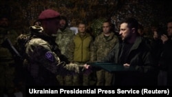 უკრაინის პრეზიდენტი ვოლოდიმირ ზელენსკი პოკროვსკში. 2024 წლის 18 ნოემბერი