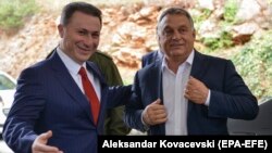 Bivši makedonski premijer Nikola Gruevski (L) i mađarski premijer Viktor Orban (D) u Ohridu u novembru 2017.