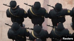 Окупаційна влада заохочує кримчан вступати до лав російської армії, заявили правозахисники