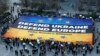Protest al activiștilor pentru Ucraina la Bruxelles, înaintea consiliului european special. 