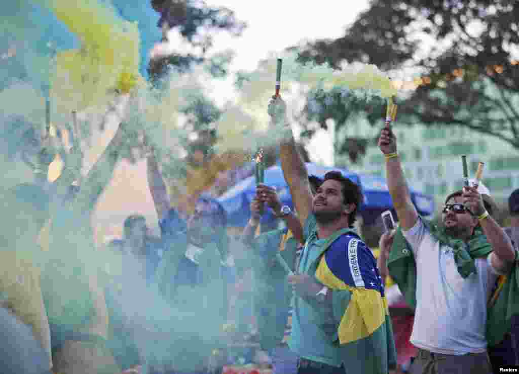 Голосование за импичмент Русеф транслировали на площадях в крупнейших городах страны: тысячи демонстрантов наблюдали за процессом в прямом эфире На фото – сторонники отставки президента