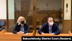 Адвокаты Алексея Навального Ольга Михайлова и Вадим Кобзев