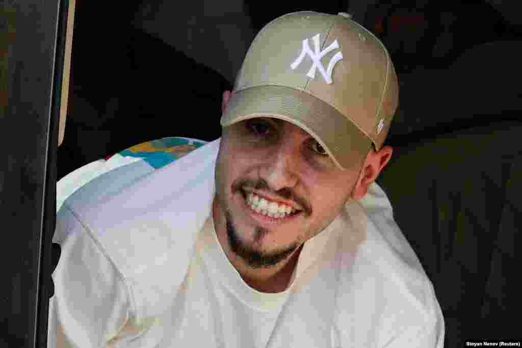 Oslobođeni talac Eitan Abraham Mor po dolasku u Medicinski centar Rabin - bolnicu Beilinson. Evropska unija pozdravila je oslobađanje talaca iz Gaze, "omogućenog zahvaljujući predsedniku Trampu."