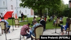 Novinari pred konferenciju predsjednika Crne Gore Mila Đukanovića, maj 2020.