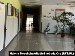 Сільська школа в Гологорах