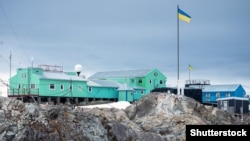 У 26-й експедиції 12 учасників: семеро науковців, лікар, кухар, дизеліст, системний механік та сисадмін