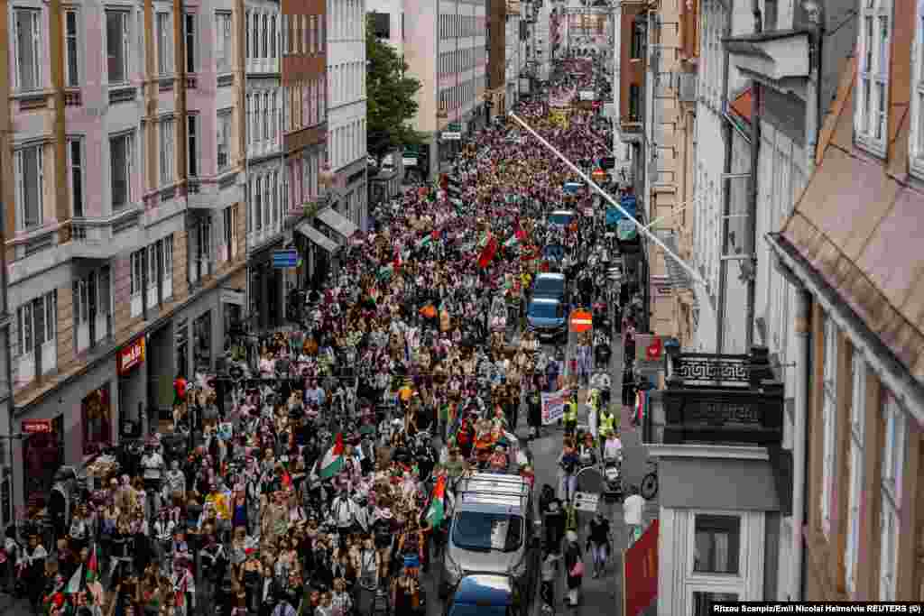 Demonstranti na protestima pod nazivom "Cijela Danska na ulicama za slobodnu Palestinu", u Kopenhagenu, Danska, 24. avgusta 2025.