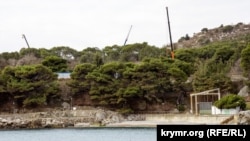 Стройплощадки и заборы: как сегодня выглядит Форосский парк (фотогалерея)